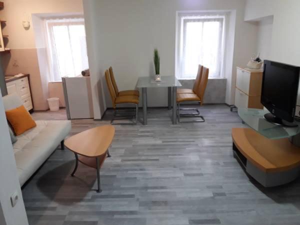 Klara & Sara Apartment ไพราน ภายนอก รูปภาพ